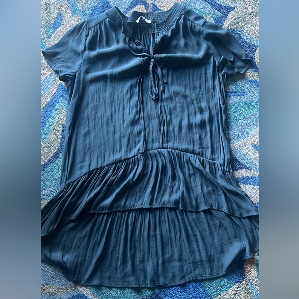 Ro&de cap sleeve sheer top size medium